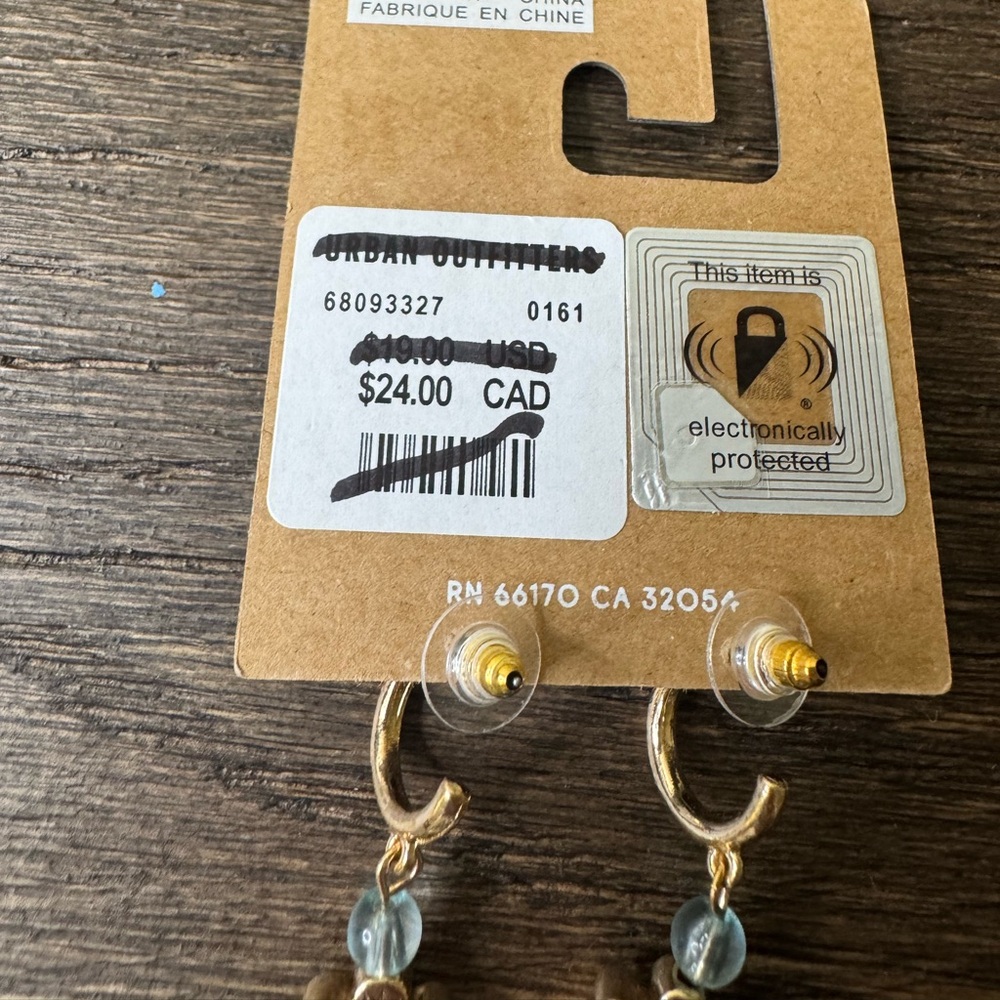 NWT Urban Outfitters Isabella Flower Drop Hoop Earrings - Picture 6 of 6
